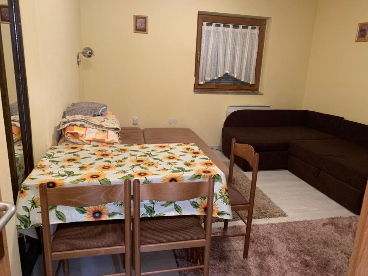 Apartments Vanja Τζαχορίνα Εξωτερικό φωτογραφία